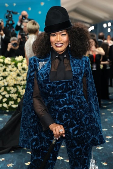 المجوهرات الفاخرة تتحول إلى حديث حفل Met Gala  لعام 2025 والقلادات المرصعة بالألماس والأحجار الكريمة تتصدر المنافسة بين النج
